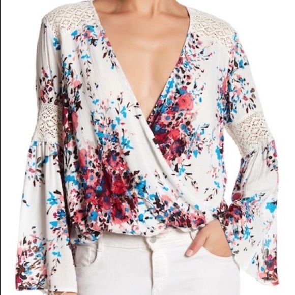Love Stitch Tops - Love Stitch Surplice Floral Blouse sz Small